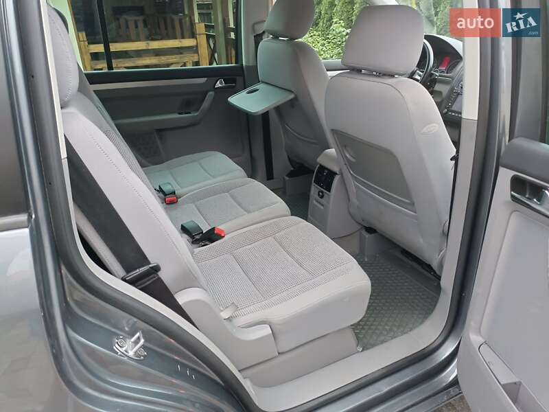 Минивэн Volkswagen Touran 2004 в Косове