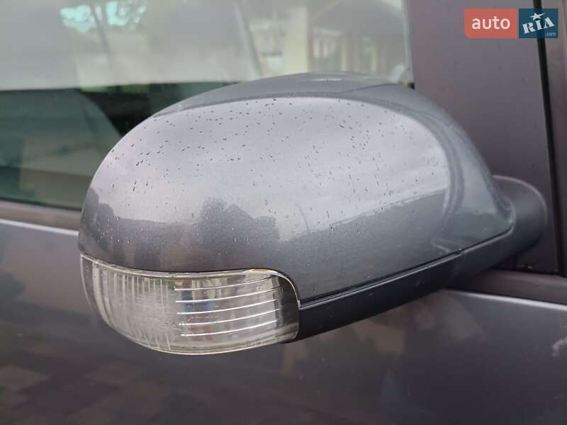 Минивэн Volkswagen Touran 2004 в Косове