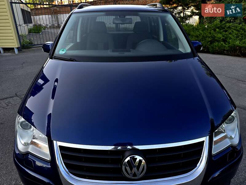 Мінівен Volkswagen Touran 2009 в Полтаві