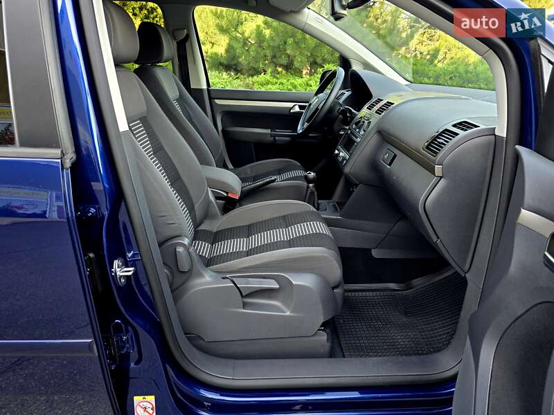 Мінівен Volkswagen Touran 2009 в Полтаві