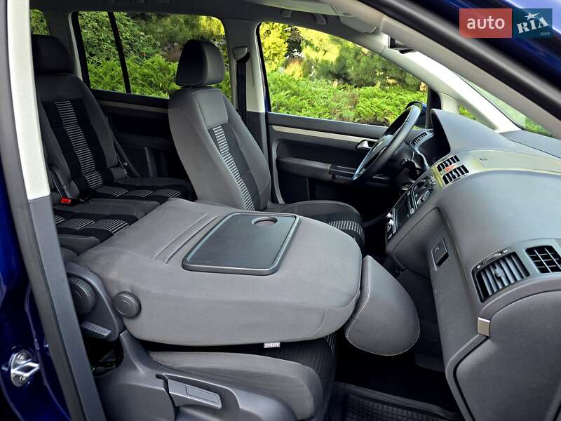 Мінівен Volkswagen Touran 2009 в Полтаві