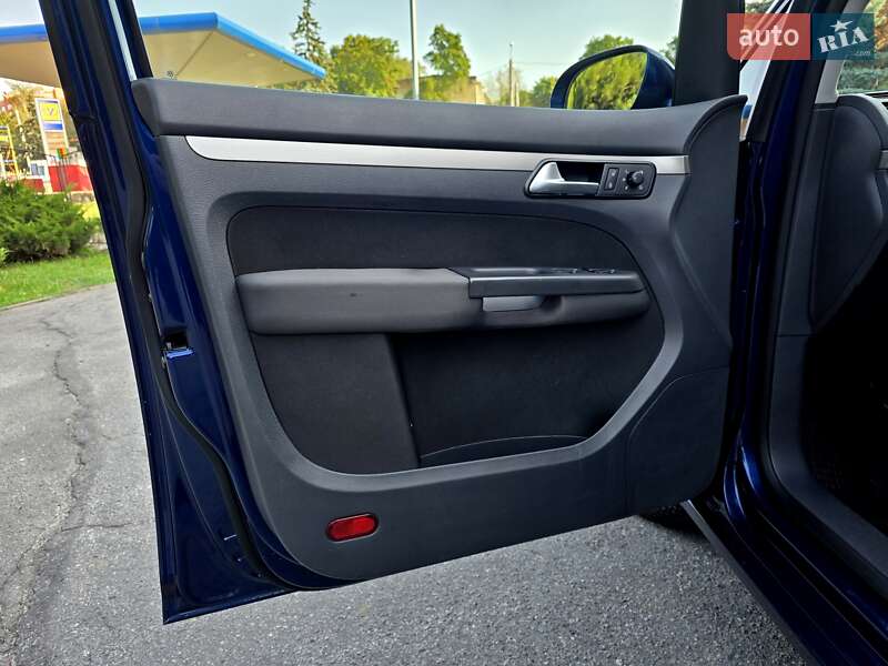 Мінівен Volkswagen Touran 2009 в Полтаві