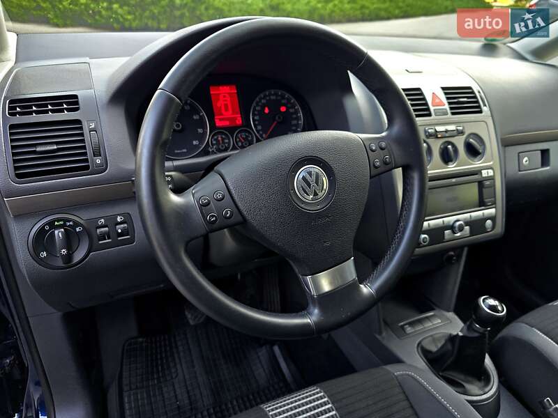 Мінівен Volkswagen Touran 2009 в Полтаві
