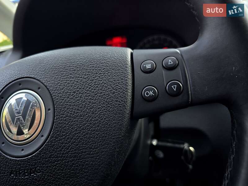 Мінівен Volkswagen Touran 2009 в Полтаві