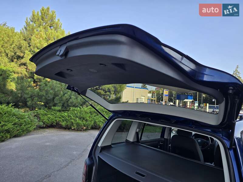 Мінівен Volkswagen Touran 2009 в Полтаві