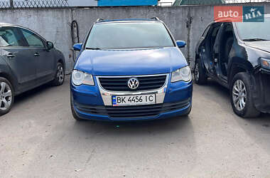 Минивэн Volkswagen Touran 2007 в Ровно