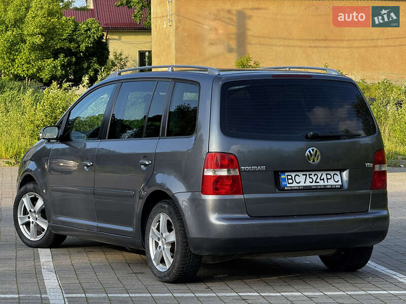 Мінівен Volkswagen Touran 2004 в Щирце