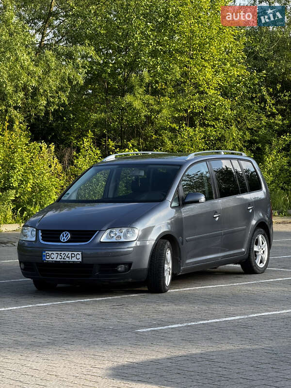 Мінівен Volkswagen Touran 2004 в Щирце