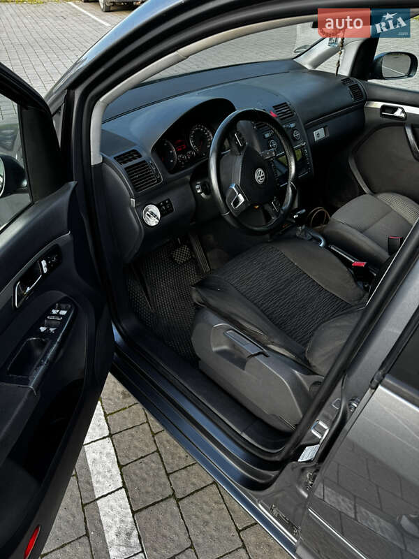 Мінівен Volkswagen Touran 2004 в Щирце