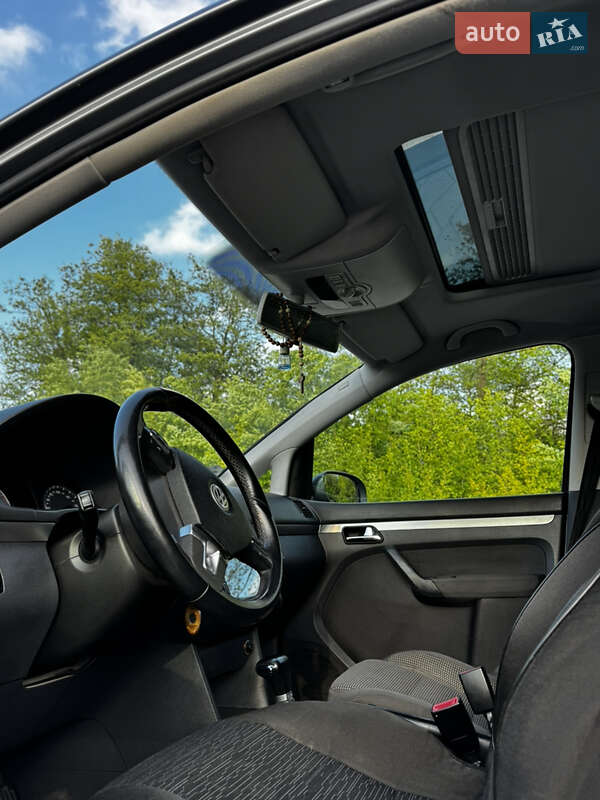 Мінівен Volkswagen Touran 2004 в Щирце
