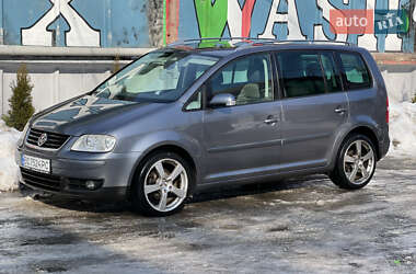 Минивэн Volkswagen Touran 2004 в Щирце