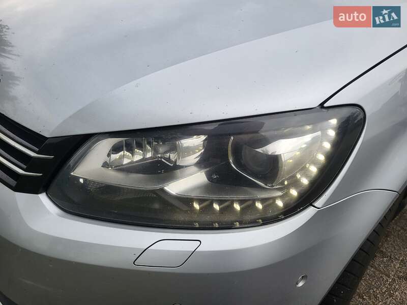 Минивэн Volkswagen Touran 2012 в Вижнице