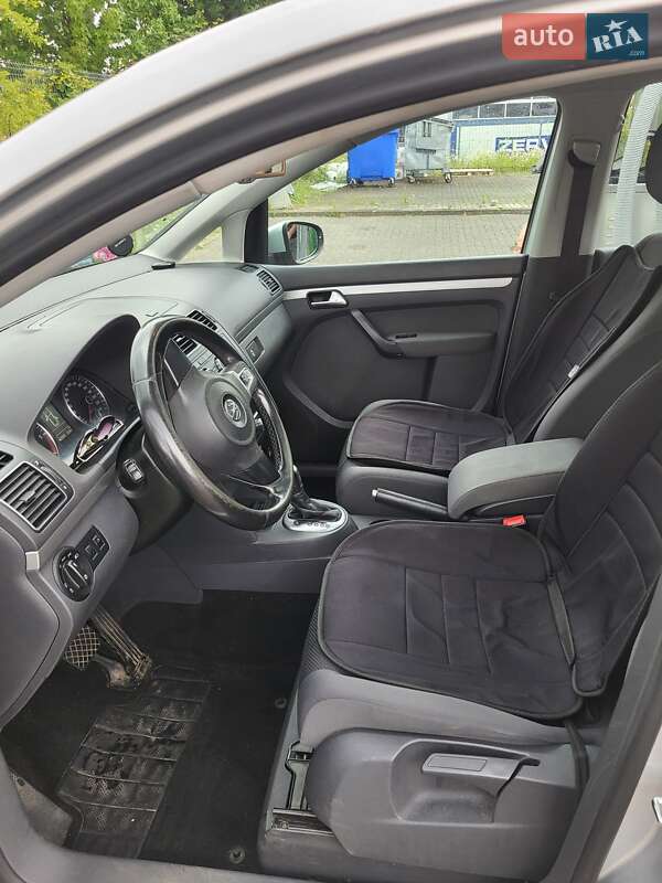 Минивэн Volkswagen Touran 2012 в Вижнице