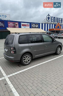 Минивэн Volkswagen Touran 2009 в Долине