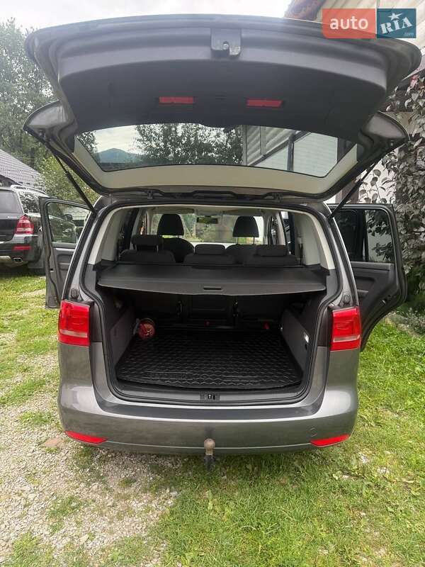 Минивэн Volkswagen Touran 2011 в Надворной