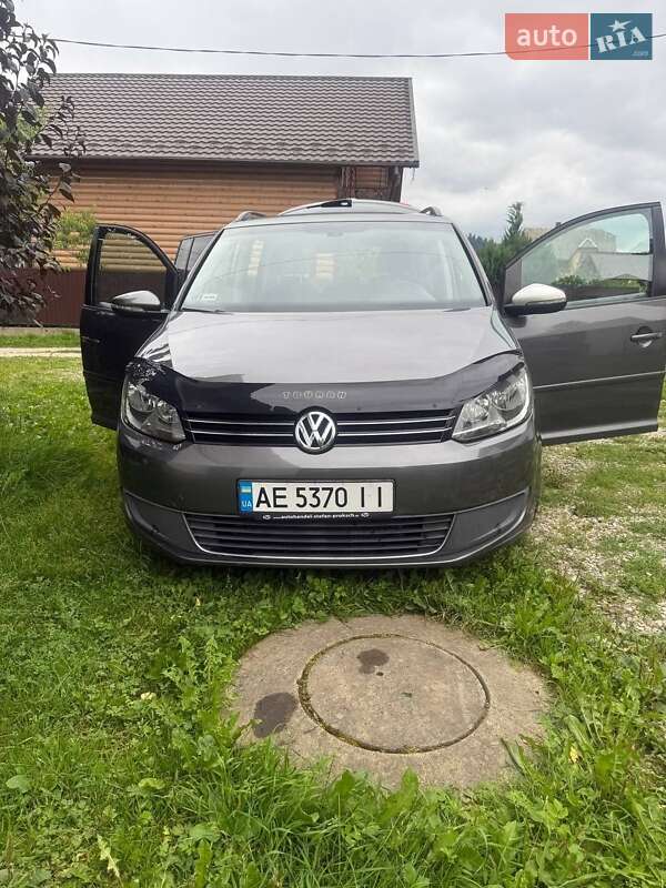 Минивэн Volkswagen Touran 2011 в Надворной