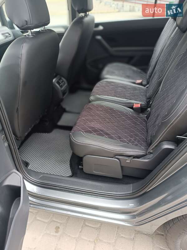 Мікровен Volkswagen Touran 2017 в Львові