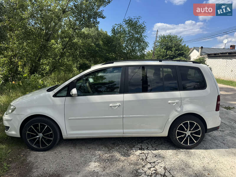 Минивэн Volkswagen Touran 2008 в Киеве