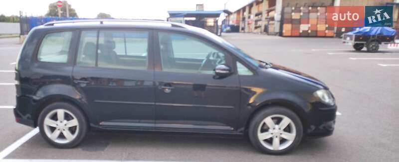 Минивэн Volkswagen Touran 2010 в Луцке