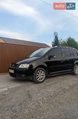 Минивэн Volkswagen Touran 2004 в Комарному