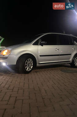 Минивэн Volkswagen Touran 2004 в Хусте