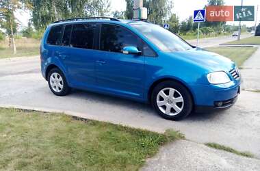 Минивэн Volkswagen Touran 2003 в Вараше