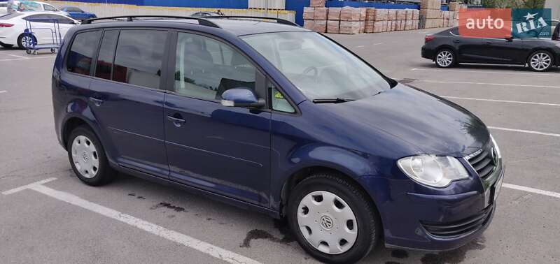 Минивэн Volkswagen Touran 2007 в Днепре