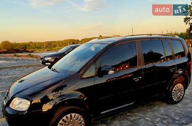 Минивэн Volkswagen Touran 2006 в Звягеле