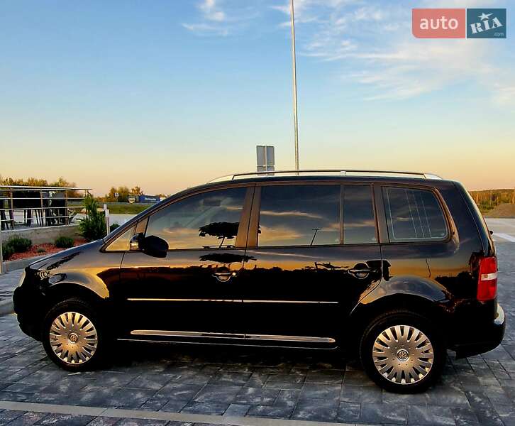 Минивэн Volkswagen Touran 2006 в Звягеле
