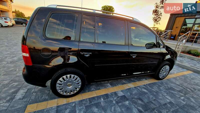 Минивэн Volkswagen Touran 2006 в Звягеле