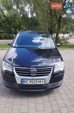 Минивэн Volkswagen Touran 2008 в Новояворовске