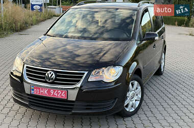 Минивэн Volkswagen Touran 2010 в Могилев-Подольске