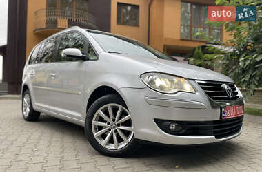 Мінівен Volkswagen Touran 2009 в Луцьку