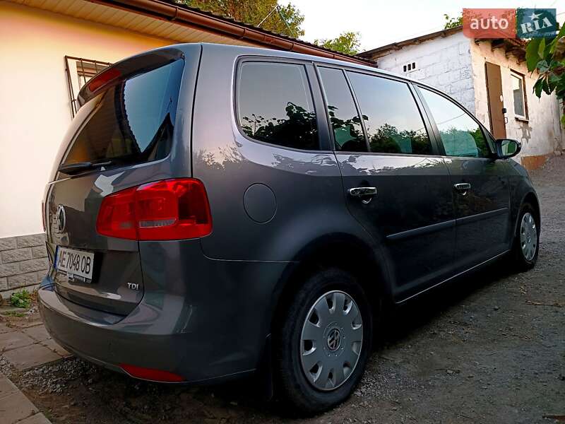 Минивэн Volkswagen Touran 2010 в Бершади