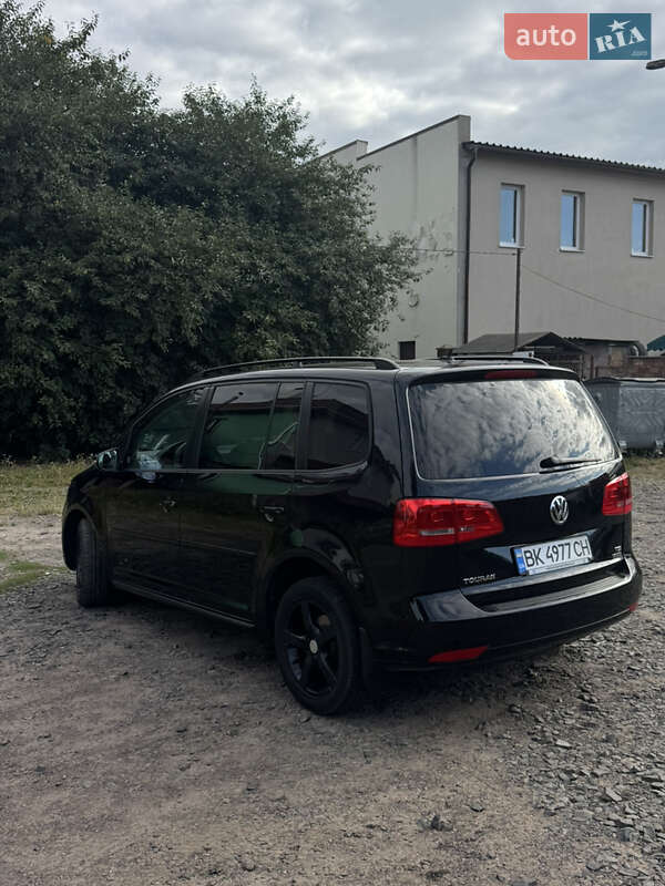 Мінівен Volkswagen Touran 2011 в Рівному
