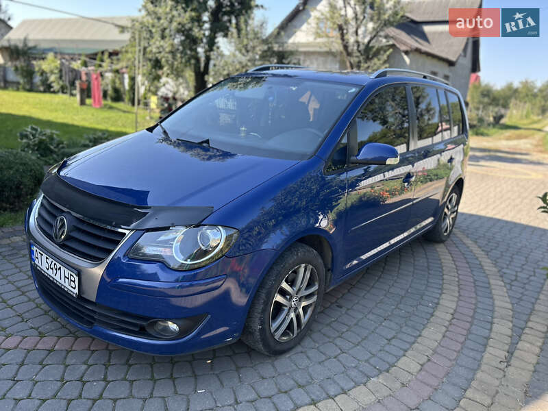 Минивэн Volkswagen Touran 2009 в Ивано-Франковске