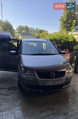 Мінівен Volkswagen Touran 2010 в Чернівцях