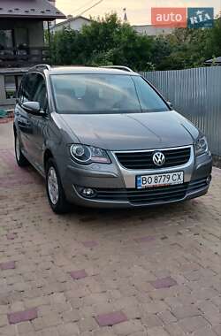 Мінівен Volkswagen Touran 2010 в Тернополі