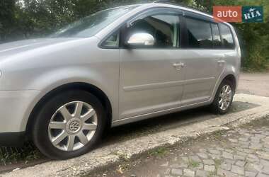 Мінівен Volkswagen Touran 2005 в Сваляві