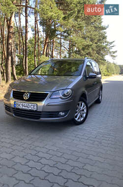 Минивэн Volkswagen Touran 2009 в Костополе