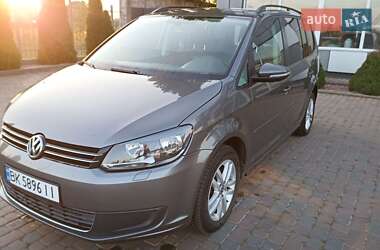 Мінівен Volkswagen Touran 2010 в Сарнах