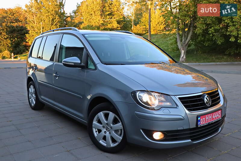 Минивэн Volkswagen Touran 2009 в 