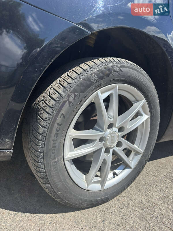 Мінівен Volkswagen Touran 2014 в Луцьку