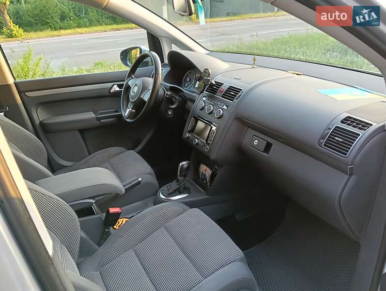 Минивэн Volkswagen Touran 2014 в Житомире