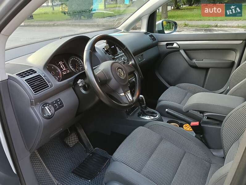 Минивэн Volkswagen Touran 2014 в Житомире