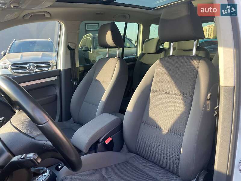 Мінівен Volkswagen Touran 2015 в Львові фото 18 Мінівен Volkswagen Touran 2015 в Львові