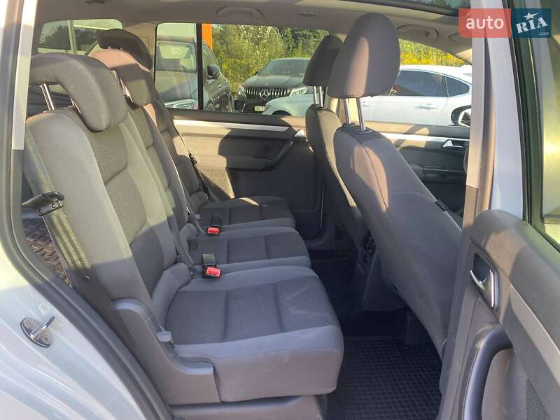 Мінівен Volkswagen Touran 2015 в Львові фото 21 Мінівен Volkswagen Touran 2015 в Львові