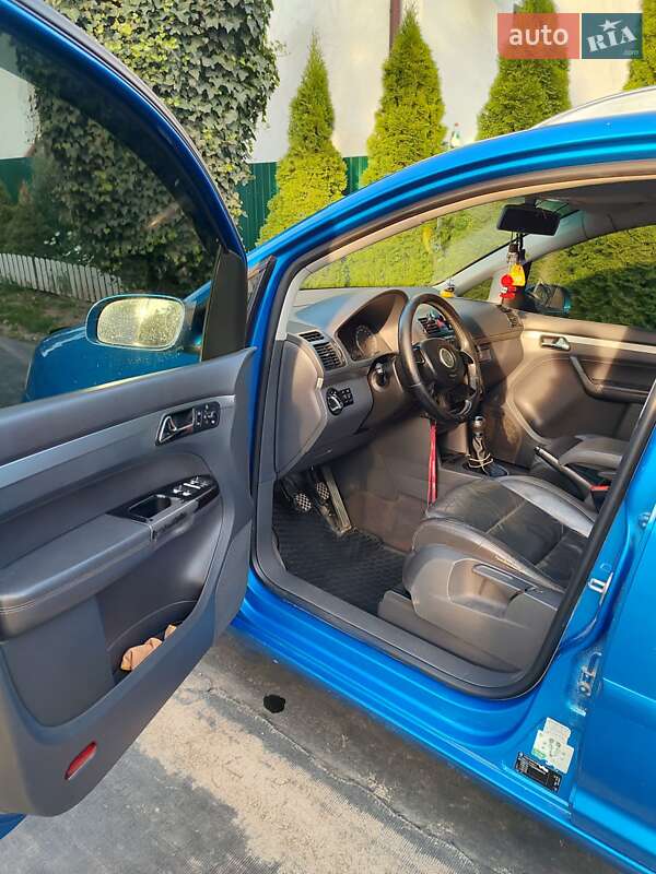 Минивэн Volkswagen Touran 2004 в Львове