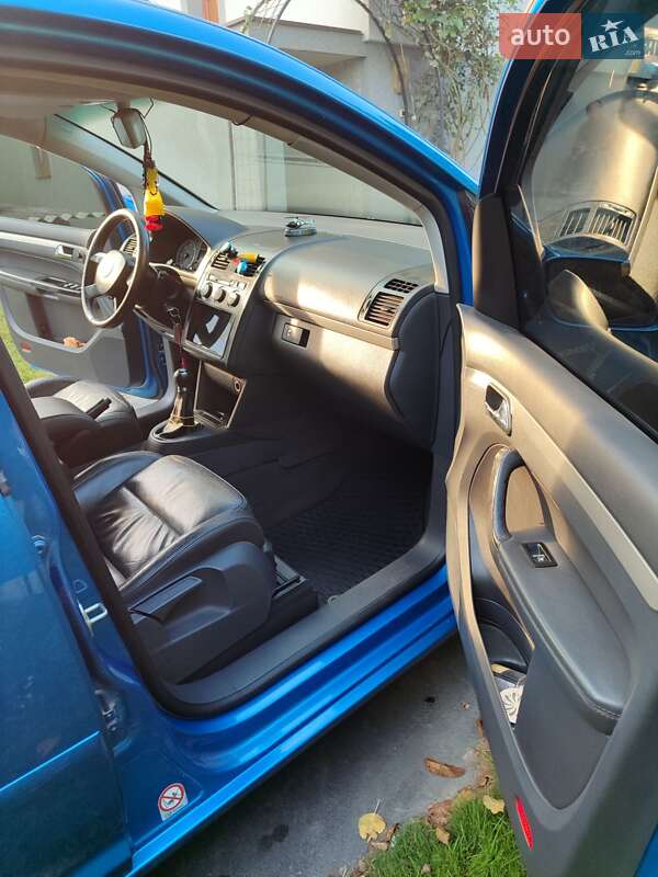 Минивэн Volkswagen Touran 2004 в Львове