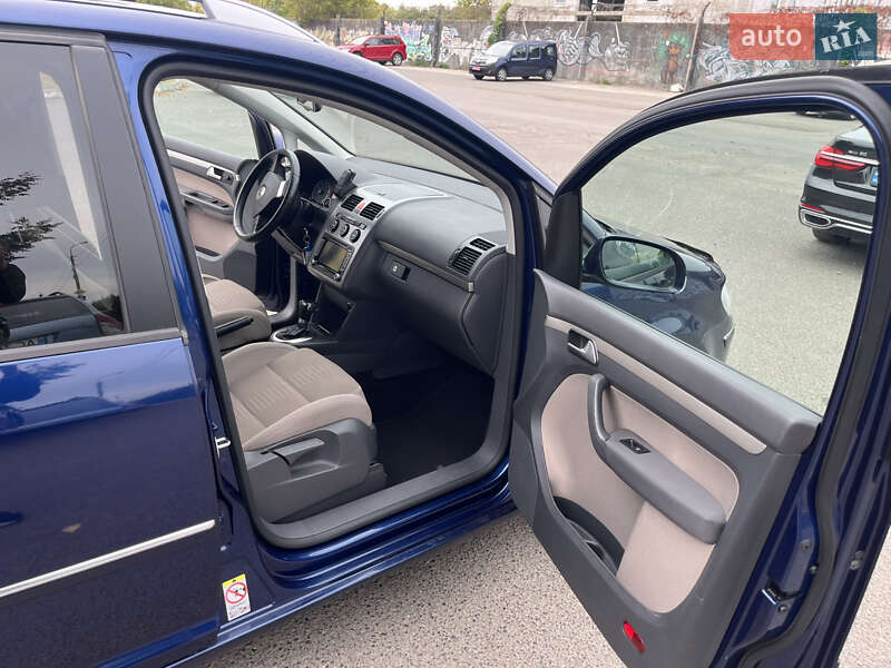 Минивэн Volkswagen Touran 2008 в Луцке